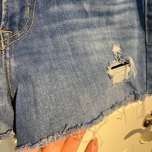 High rise dark blue Levi’s shorts - Picture 4 of 7